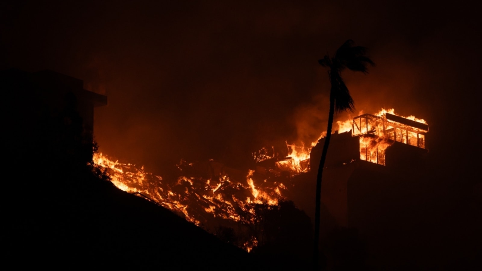 NASCAR driver Garrett Smithley’s dad fighting California wildfires piloting DC-10 Air Tanker