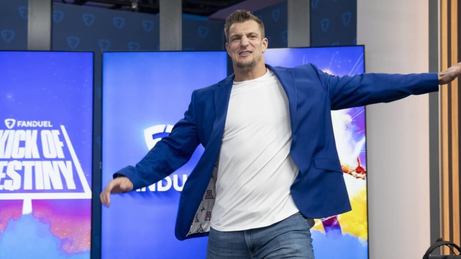 Rob Gronkowski to skydive on live TV before Sunday NFL games in honor