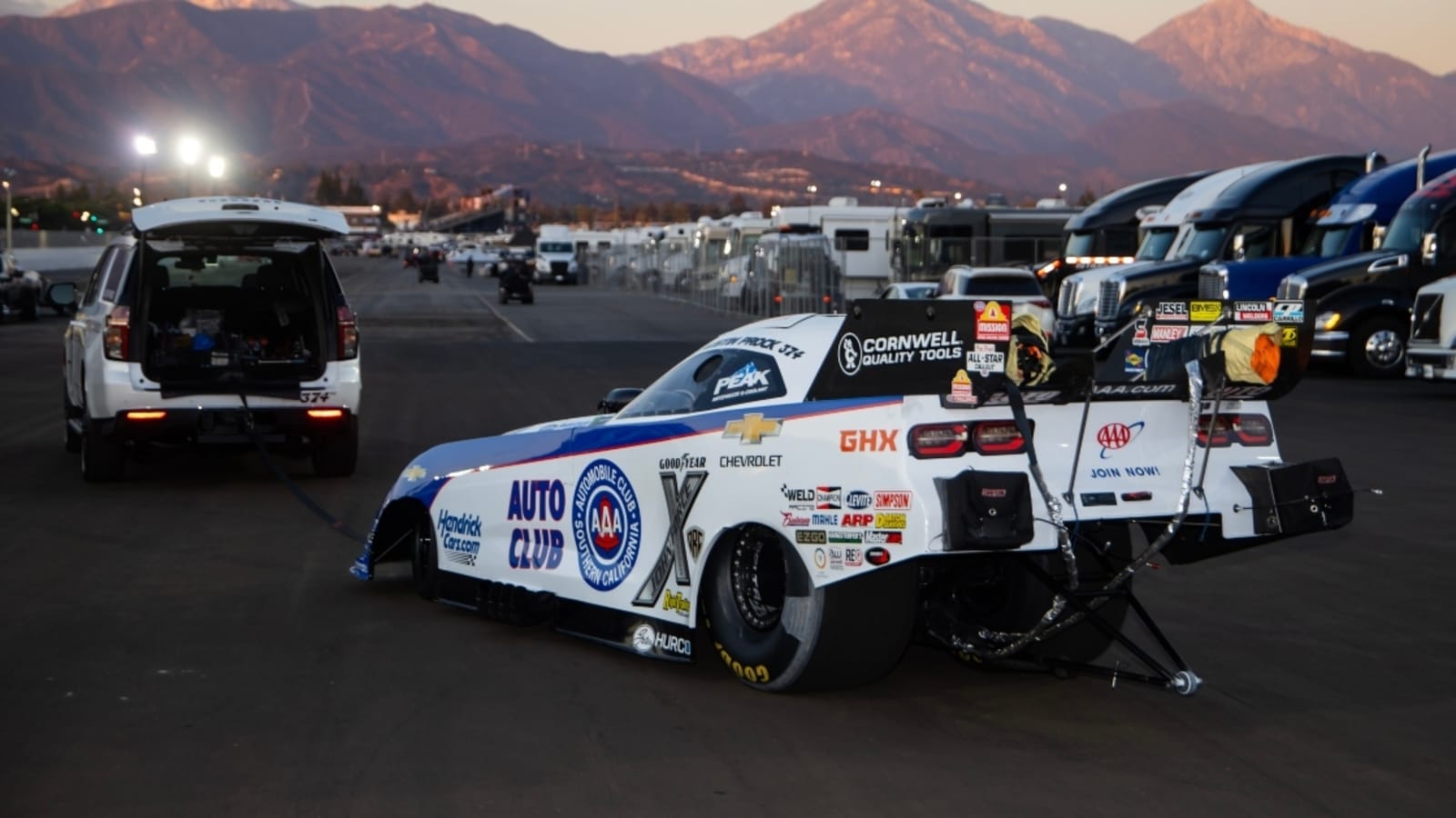 Plane crashes, hits multiple vehicles during NHRA Finals at Pomona