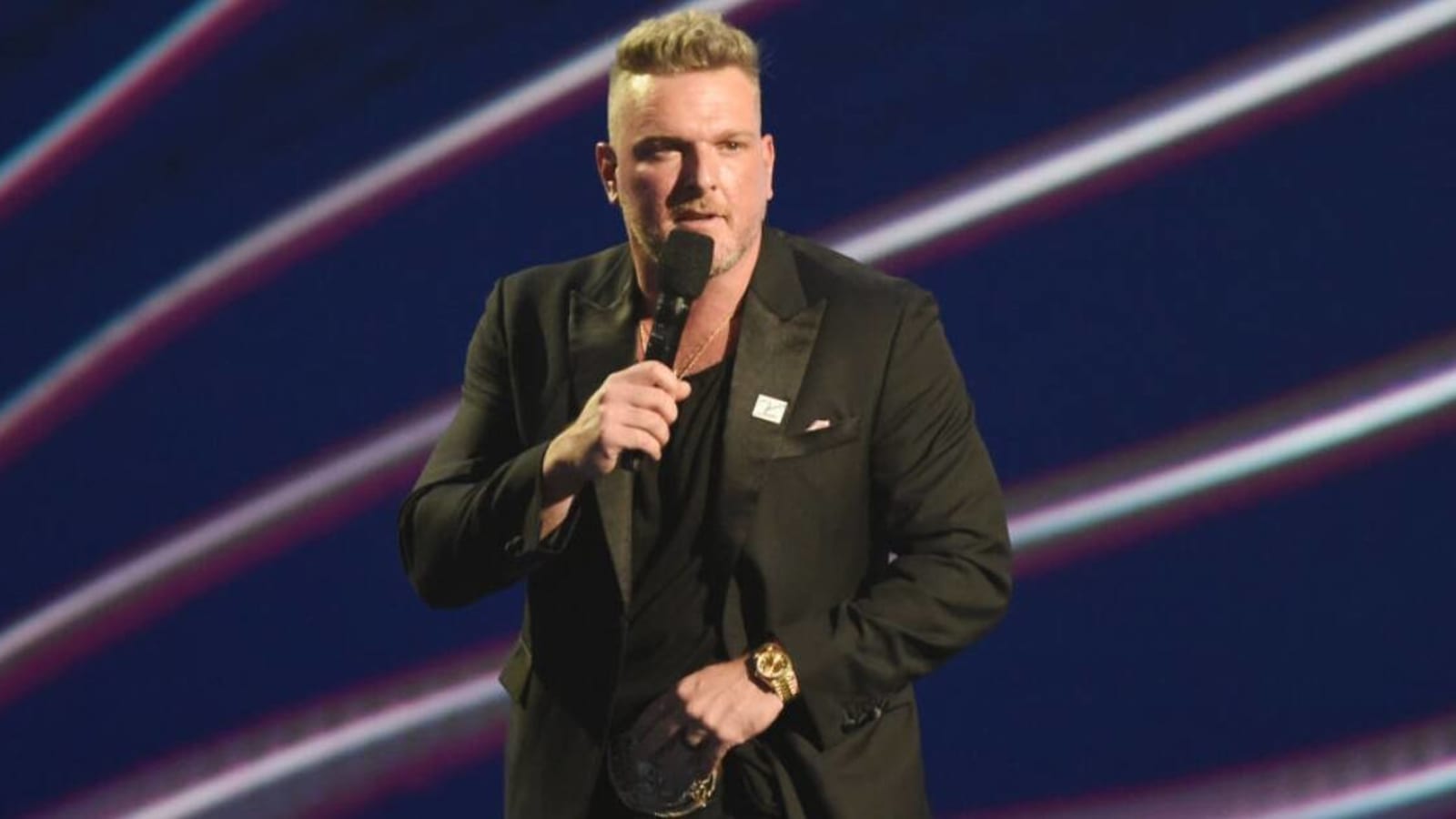 Pat McAfee delivers monologue at ESPYs, takes jab at Brett Favre