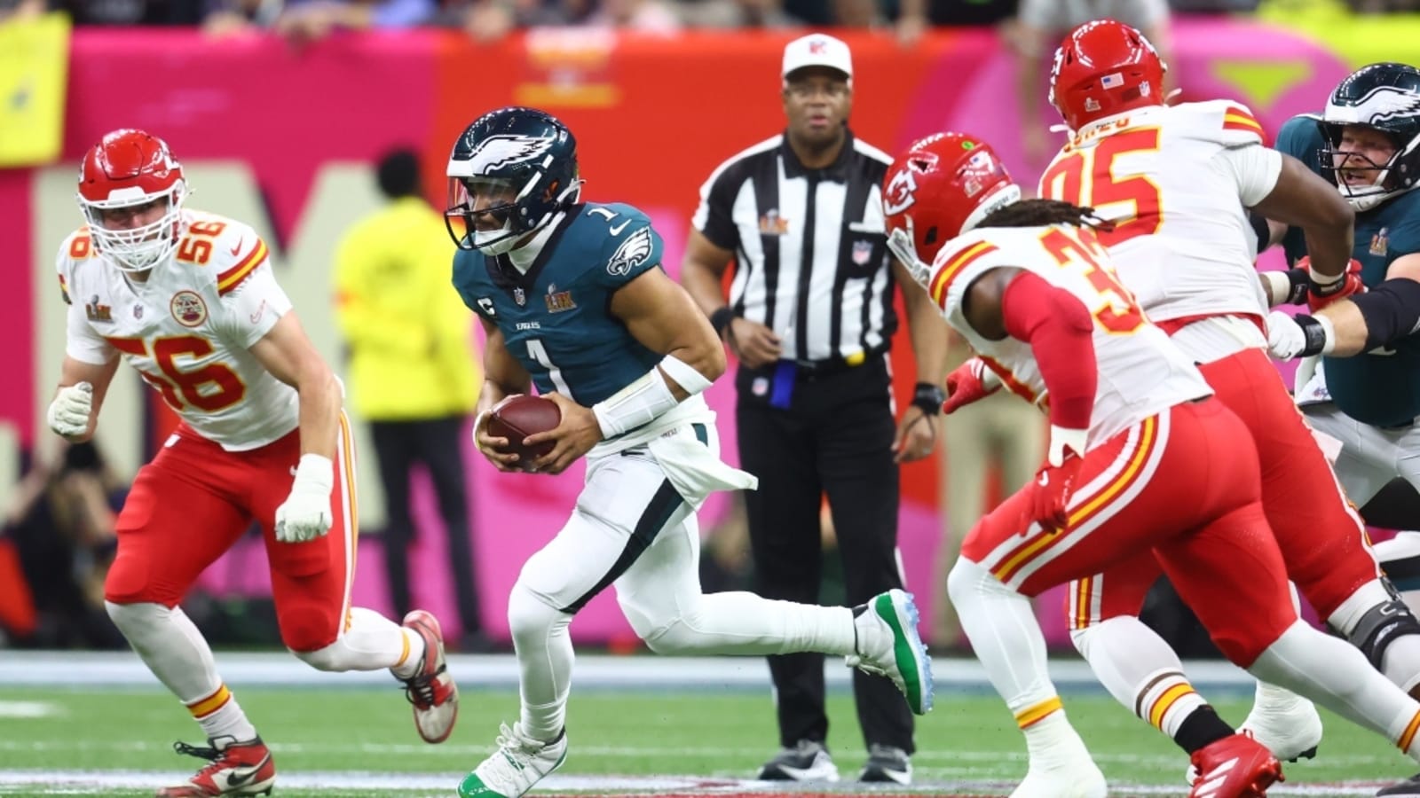 Super Bowl LIX: NFL fans blast Fox over new scorebug debuted during game
