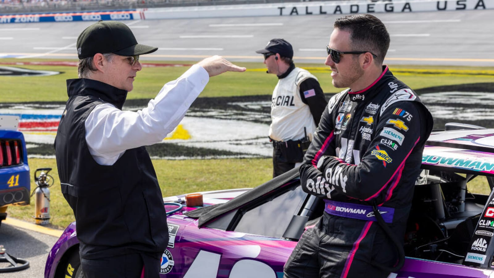 Alex Bowman, Tyler Reddick fail qualifying inspection twice, penalized ahead of Daytona Duels