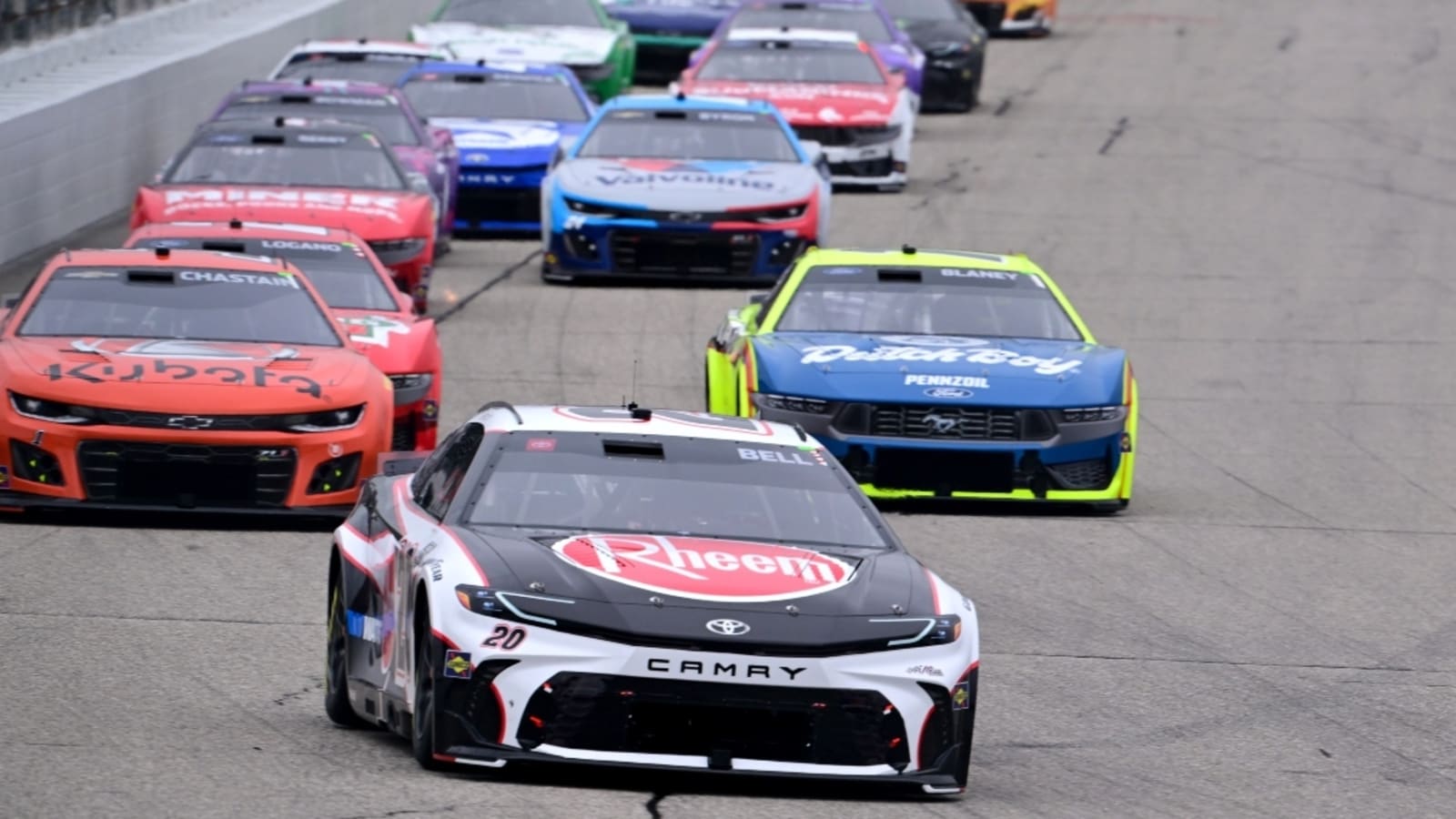 Dale Earnhardt Jr. calls for NASCAR to keep racing on rain tires amid red flag at New Hampshire