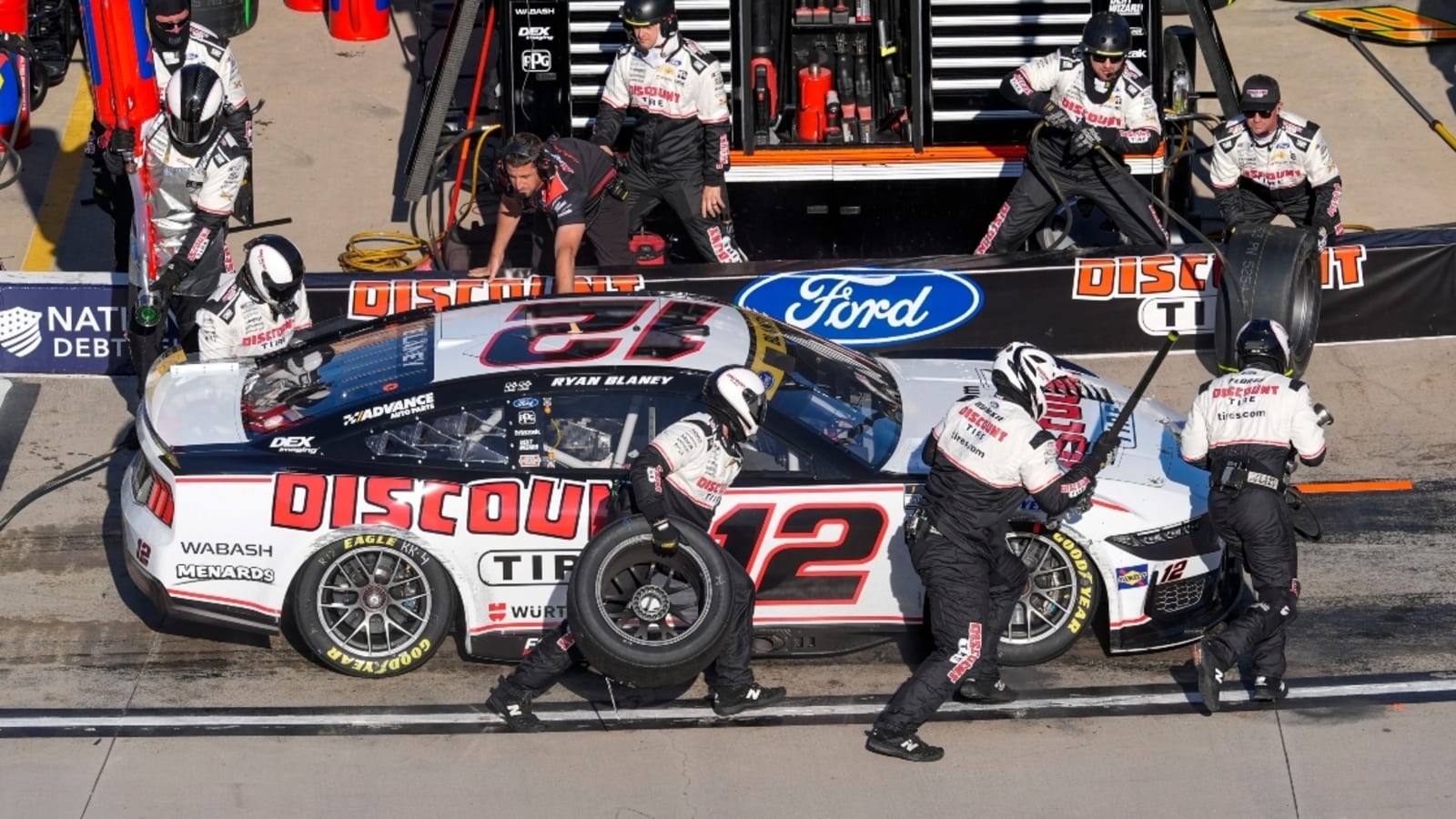 Team Penske makes pit crew change for Ryan Blaney amid struggles