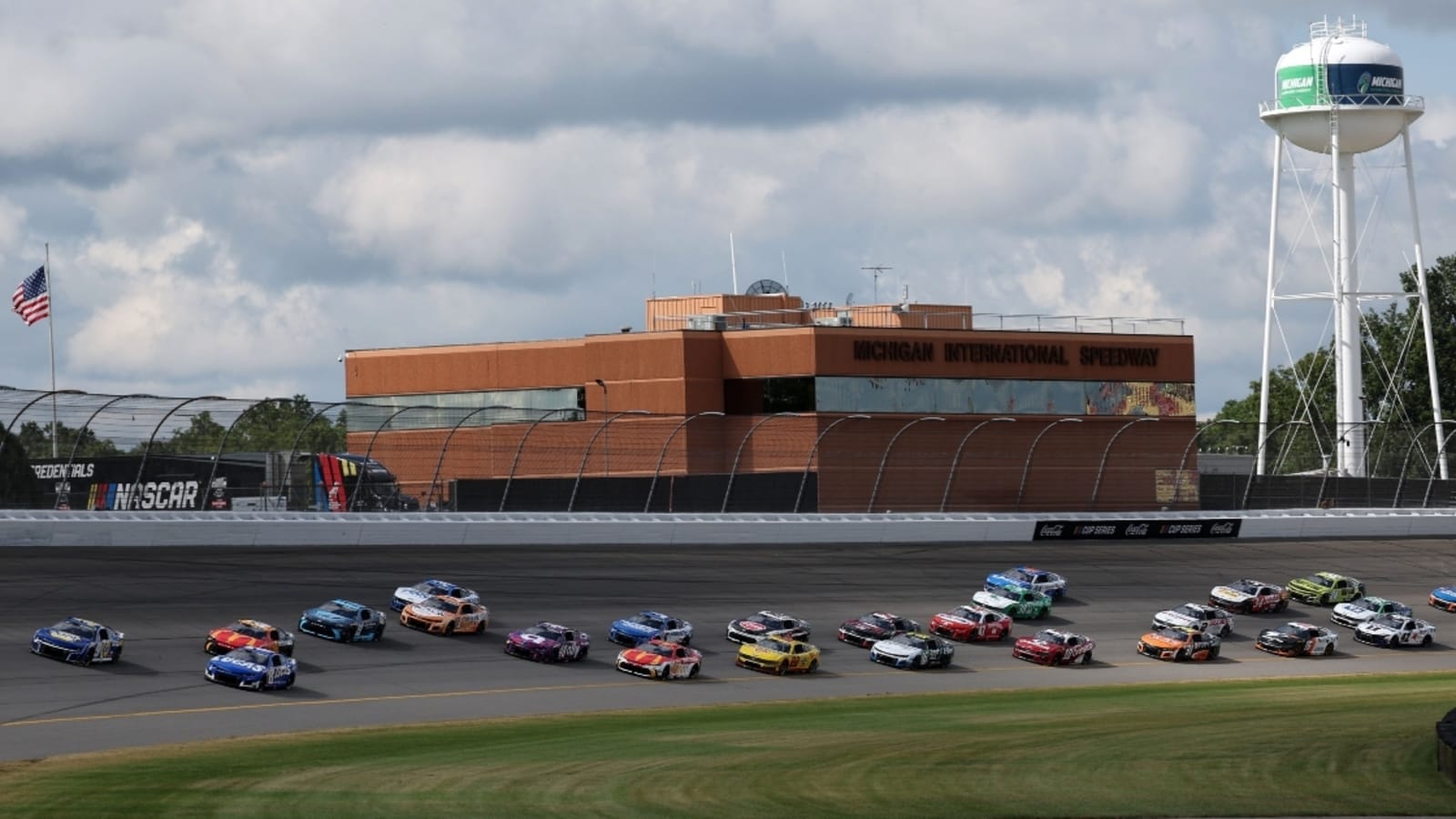 Elton Sawyer issues warning to NASCAR Cup Series drivers ahead of green flag at Michigan