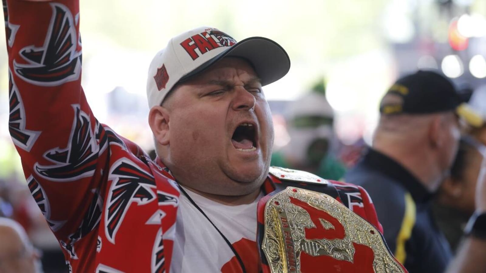 Falcons fan shuts down 28-3 joke onstage while announcing Atlanta’s draft pick