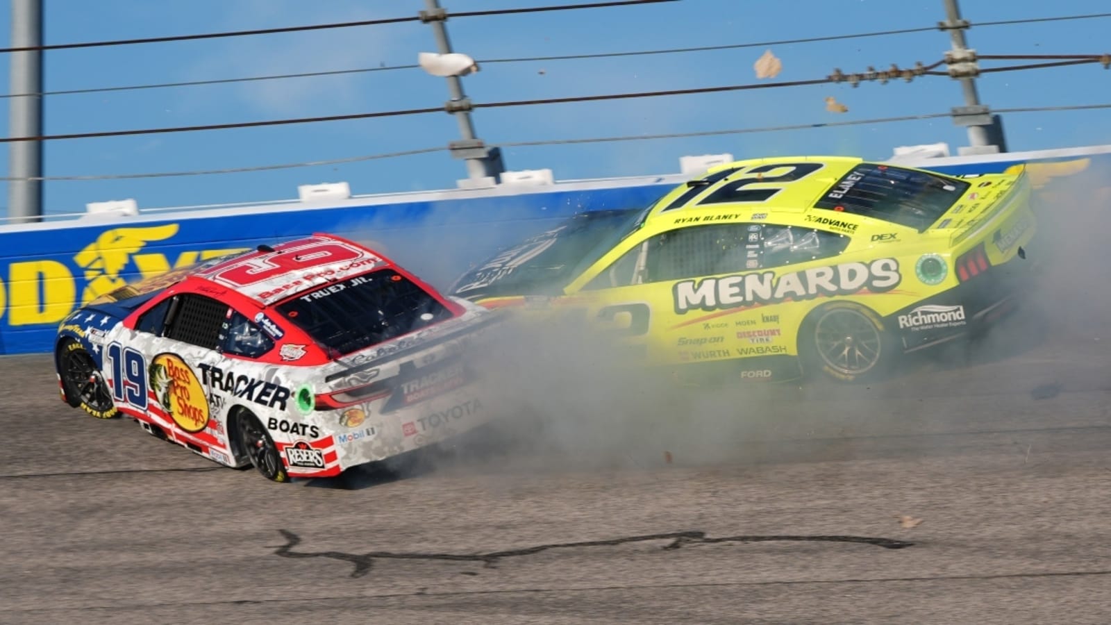Kevin Harvick evaluates what caused Martin Truex Jr.’s wreck with Ryan Blaney at Darlington