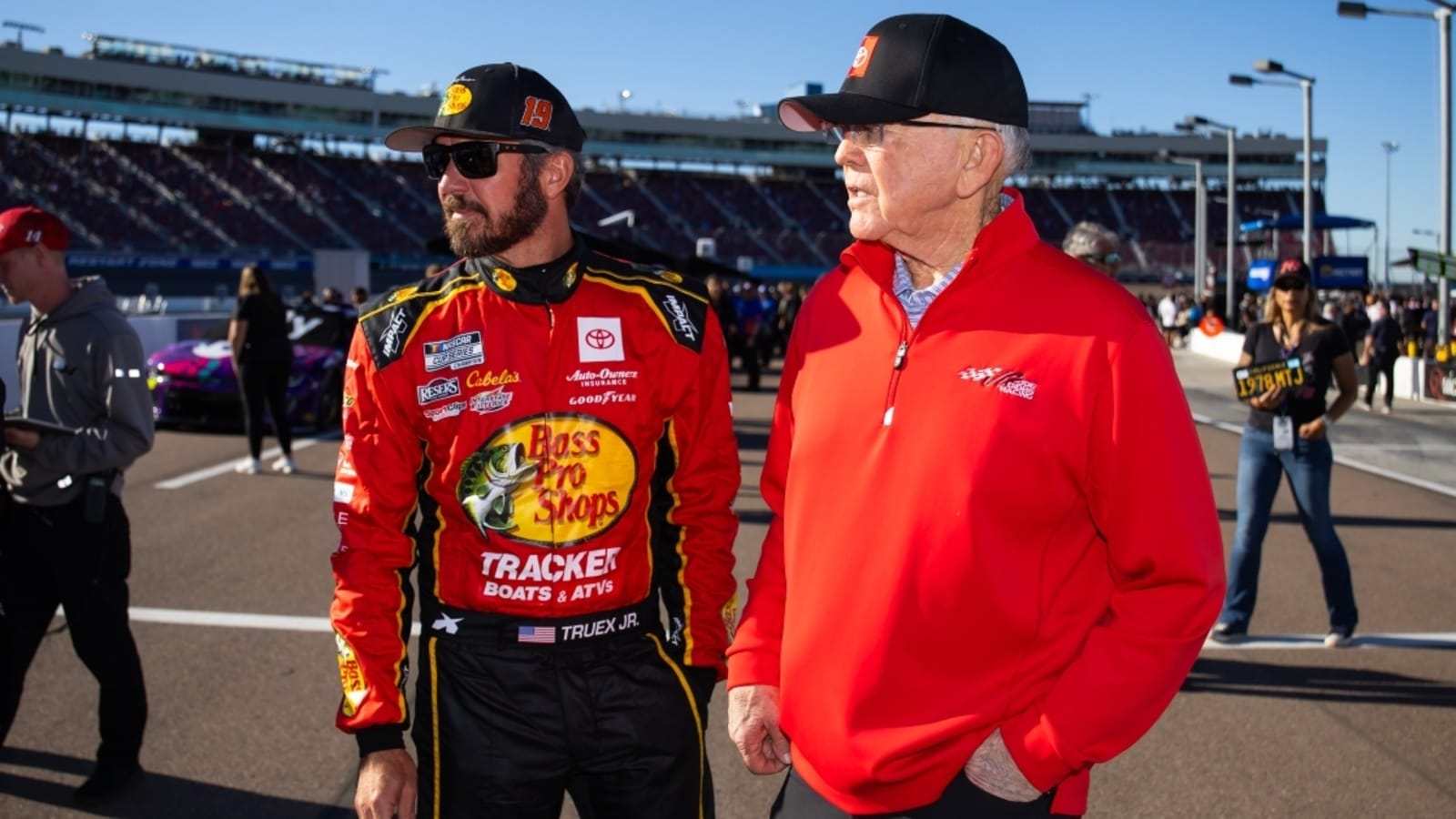 Martin Truex Jr. wins pole at Phoenix, Championship 4 lineup set after qualifying