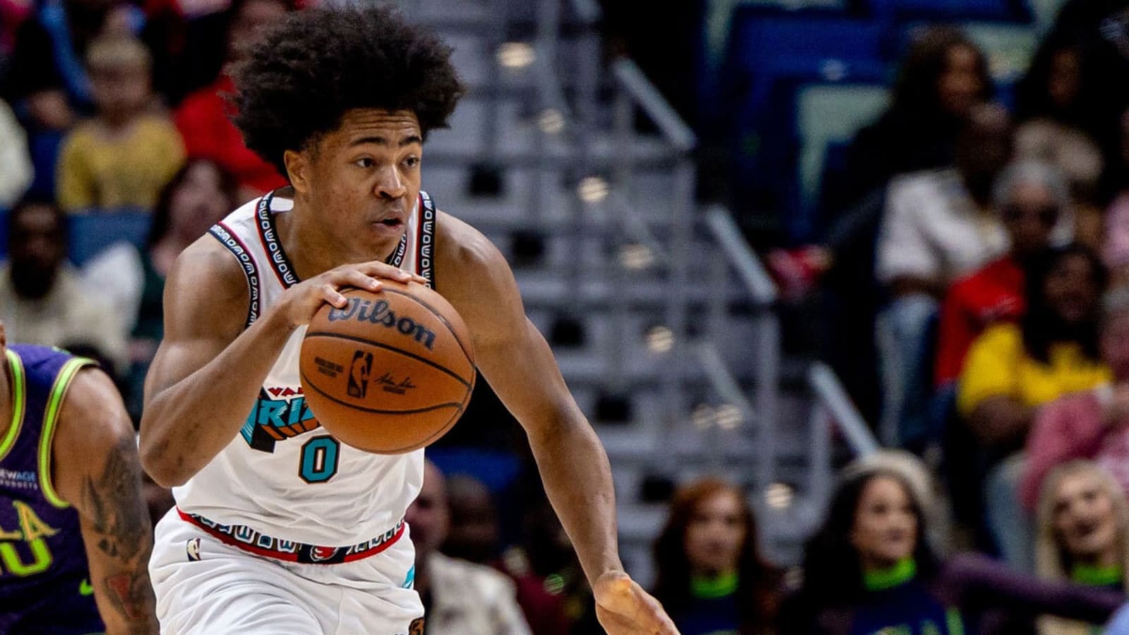 Grizzlies vs. Hornets delay: Game paused following scary Jaylen Wells injury