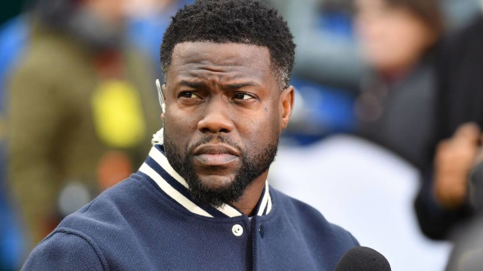 Former Patriots RB Stevan Ridley posts footage of race against Kevin Hart, roasts him