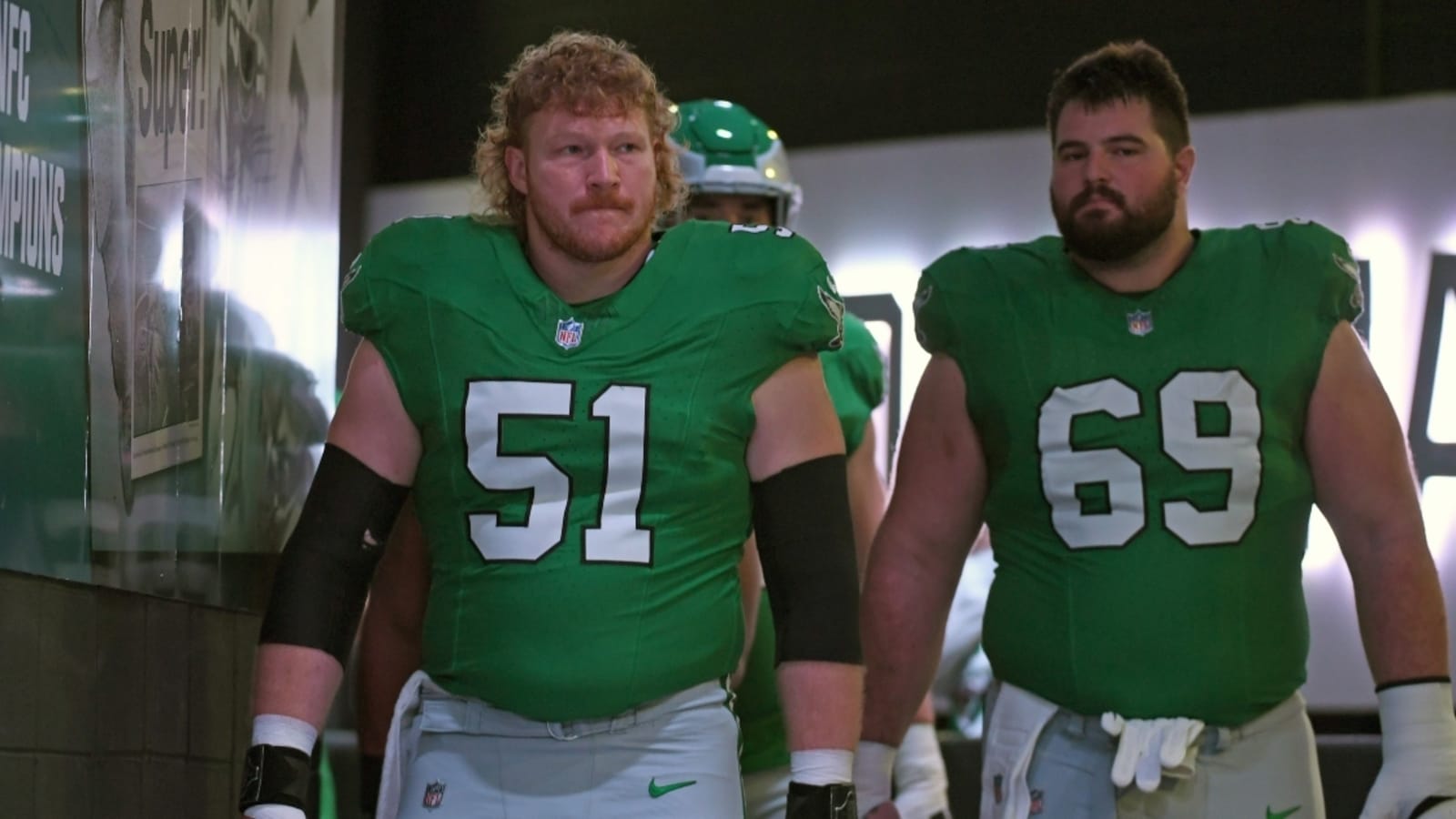 Landon Dickerson injury: Cam Jurgens enters game for hobbled Eagles OL despite back issues