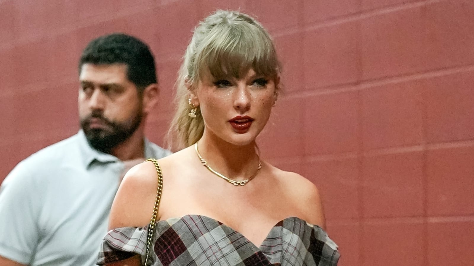 Taylor Swift donates $5 million to Feeding America for Hurricane Helene, Milton relief effort