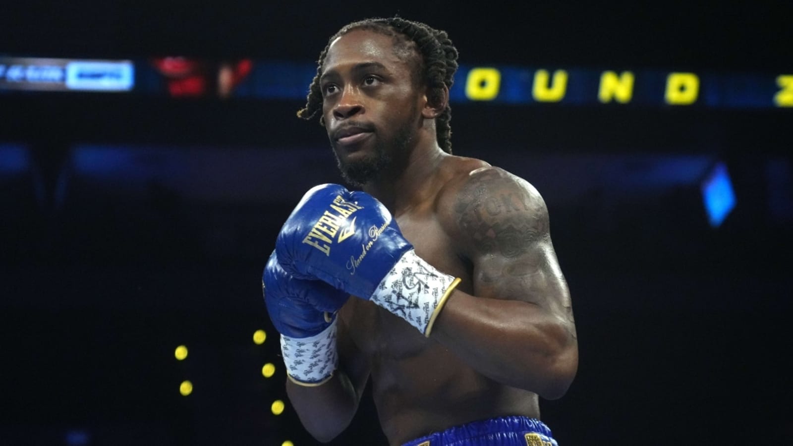 Miguel Madueno hits referee during fight with Keyshawn Davis