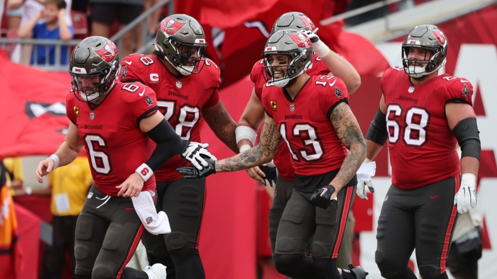 Duck appears on the field as Buccaneers block punt, return for touchdown vs. Panthers