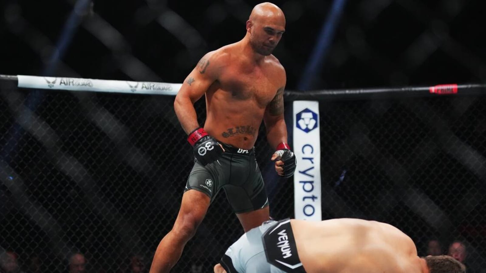 Robbie Lawler retires in style, earns knockout victory in first minute at UFC 290
