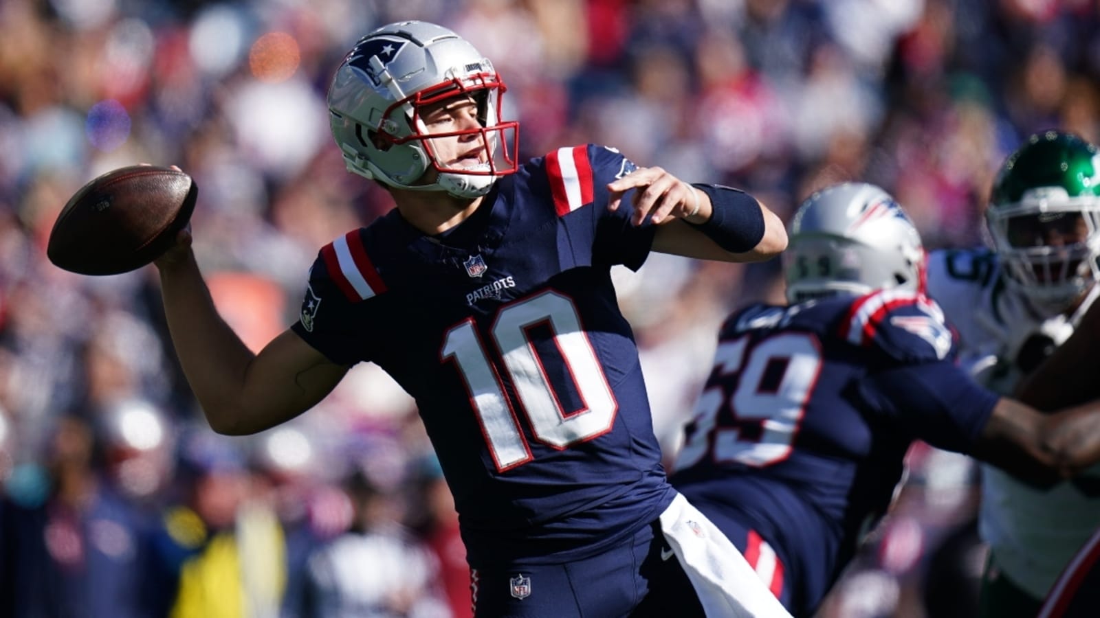 Drake Maye injury: Patriots QB to locker room, questionable to return vs. Jets