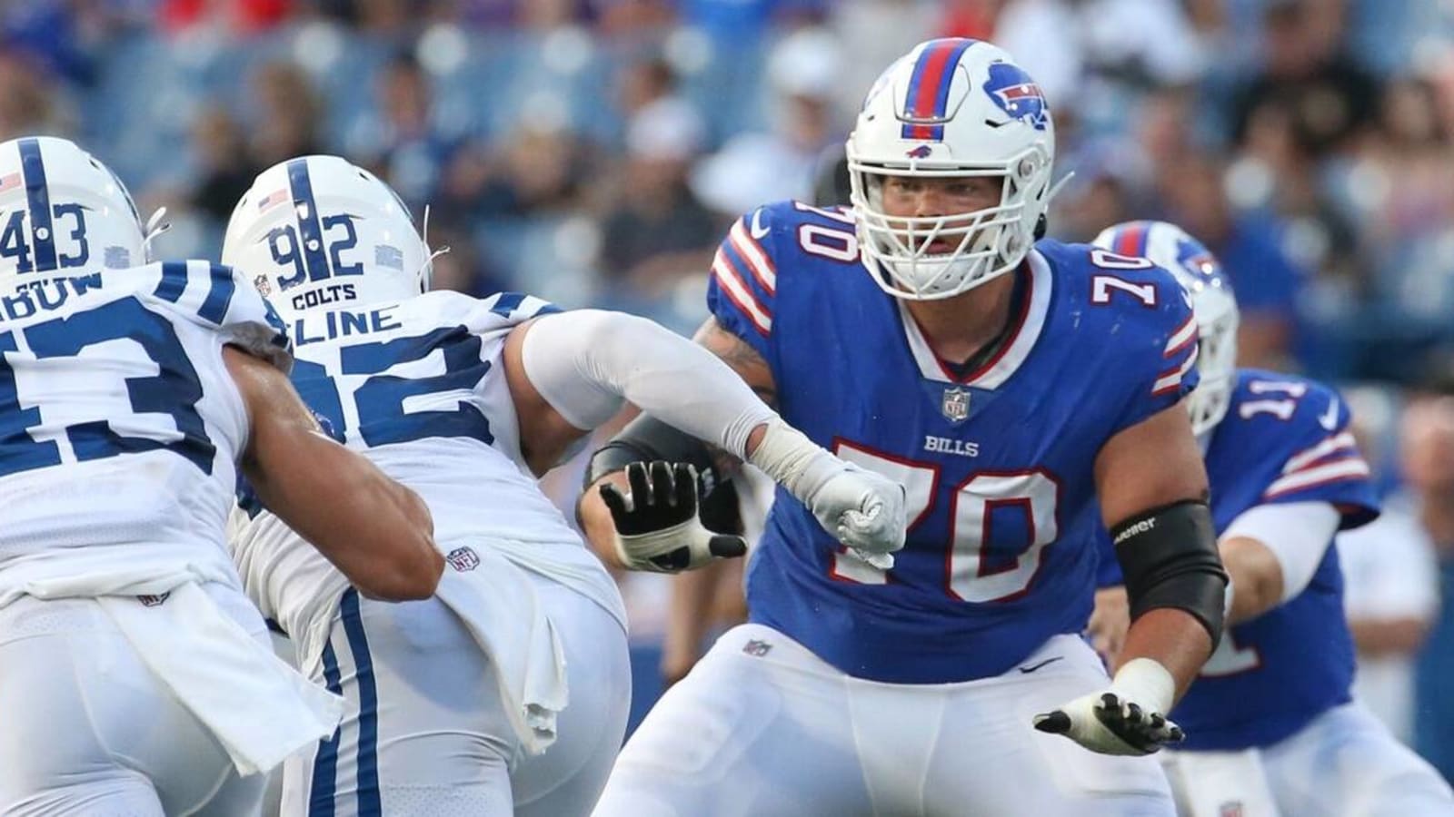 Bills OL Alec Anderson helps driver stuck in snow in Buffalo