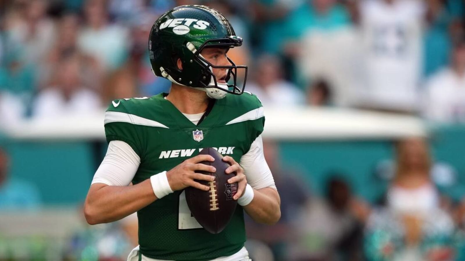 Jets QB Zach Wilson out with head injury, Trevor Siemian replaces him