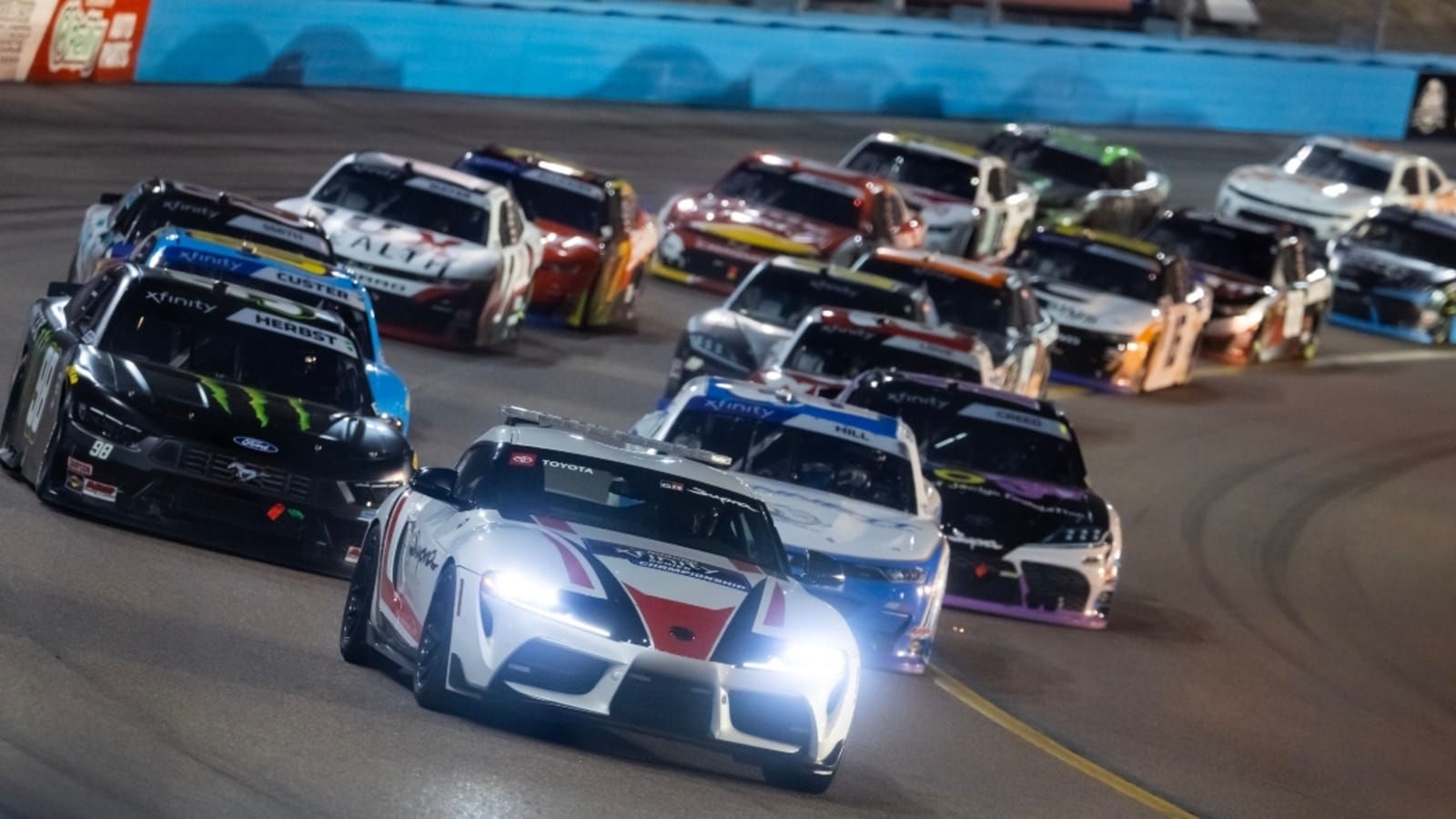 Kevin Harvick predicts winner of Daytona 500