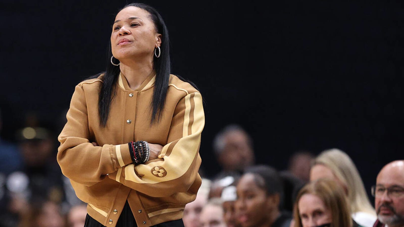 Dawn Staley honors South Carolina legend Alshon Jeffery at Mississippi State game