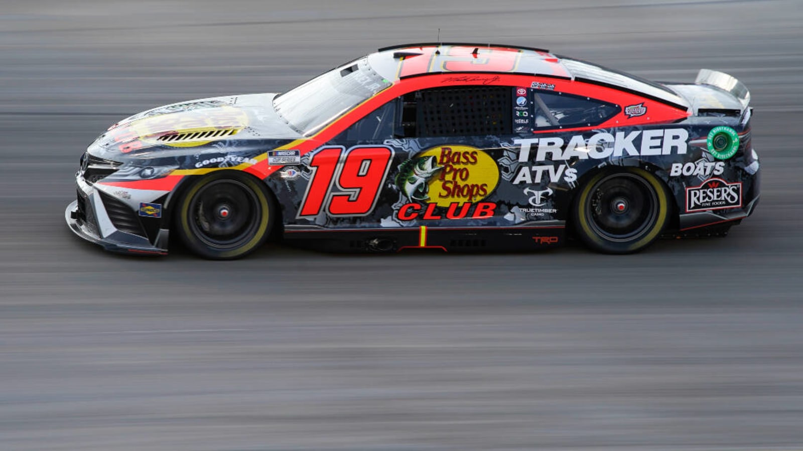 Martin Truex Jr. wrecks out early in Hollywood Casino 400 at Kansas