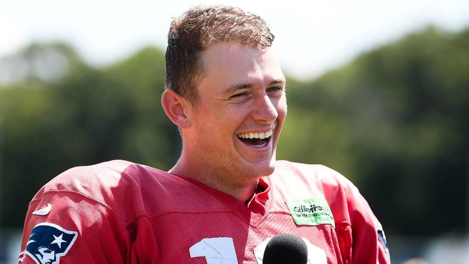 Mac Jones reflects on what he learned from Jalen Hurts at Alabama