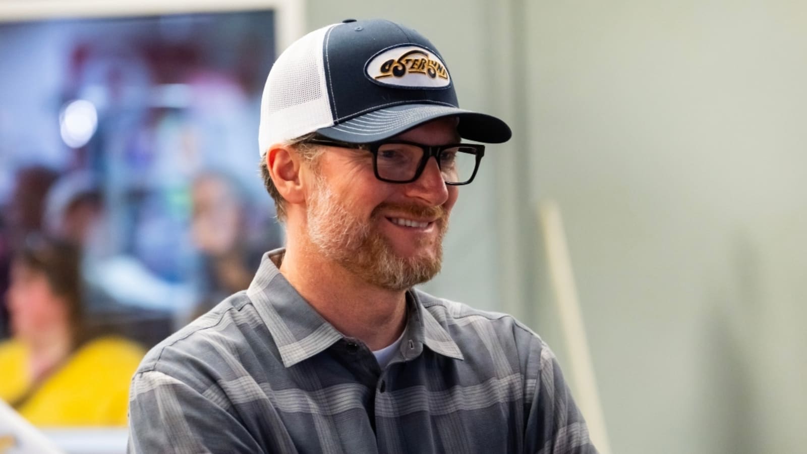 Dale Earnhardt Jr. sitting in Sammy Smith’s pit box in support after ‘rough week’ post-Martinsville
