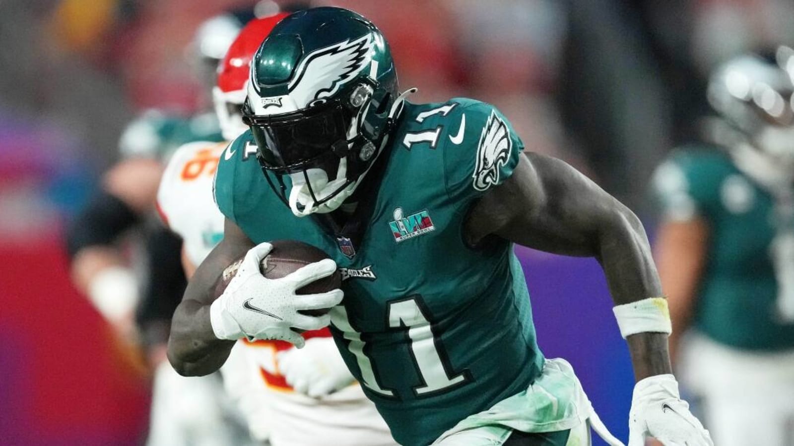 Eagles WR A.J. Brown goes to locker room with apparent knee injury vs