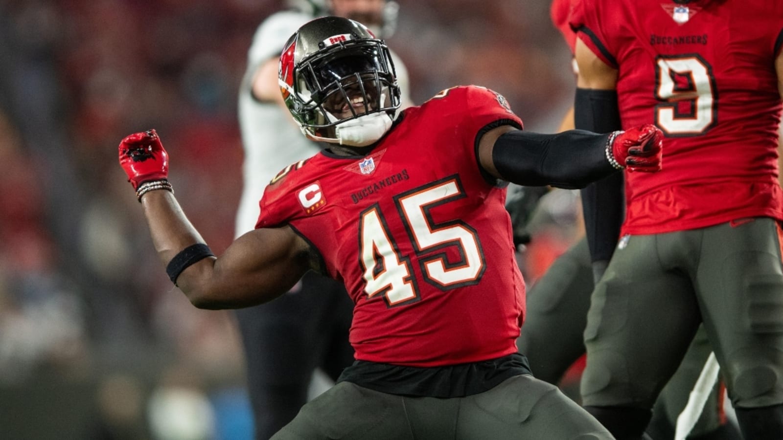 Houston Texans sign former Pro Bowl LB Devin White