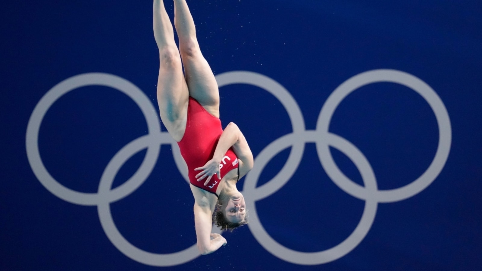 American diver Alison Gibson receives score of 0.0 after hitting the board in painful moment