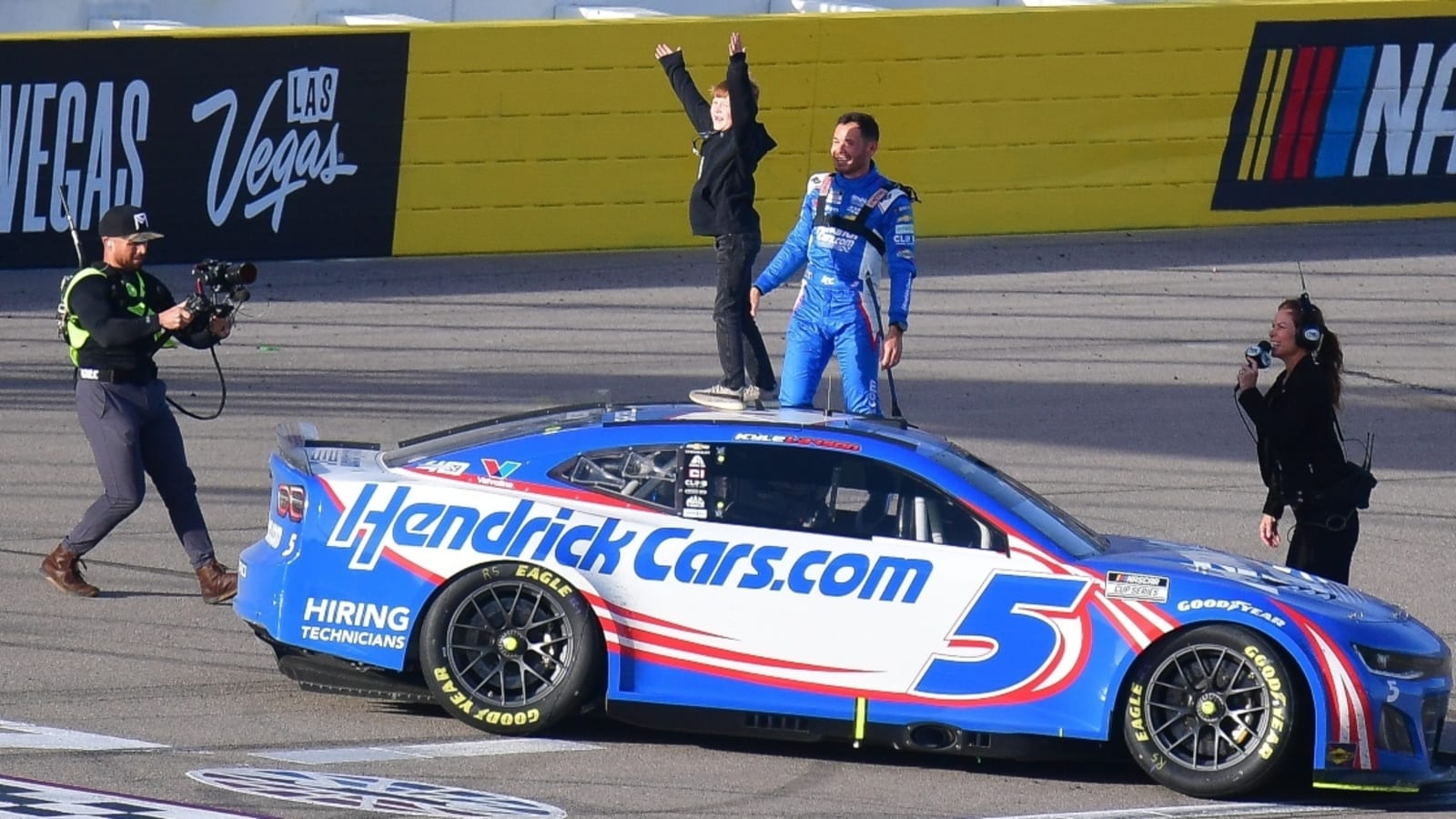 Kyle Larson’s son Owen pens heartfelt letter about celebrating Las Vegas win with dad