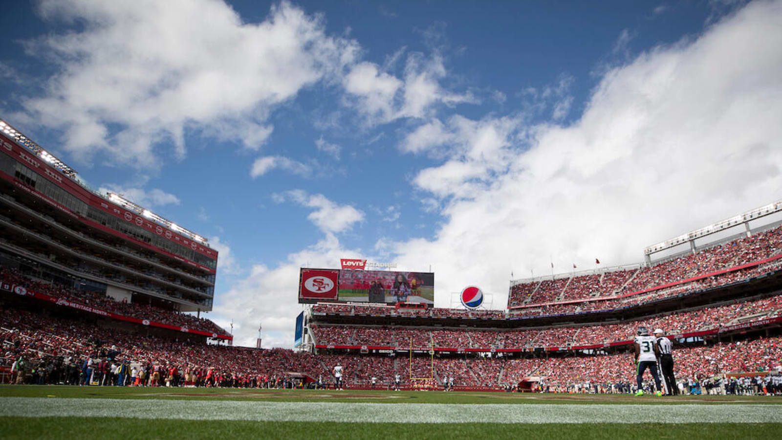 49ers fans push car into tailgate lot after battery dies waiting in