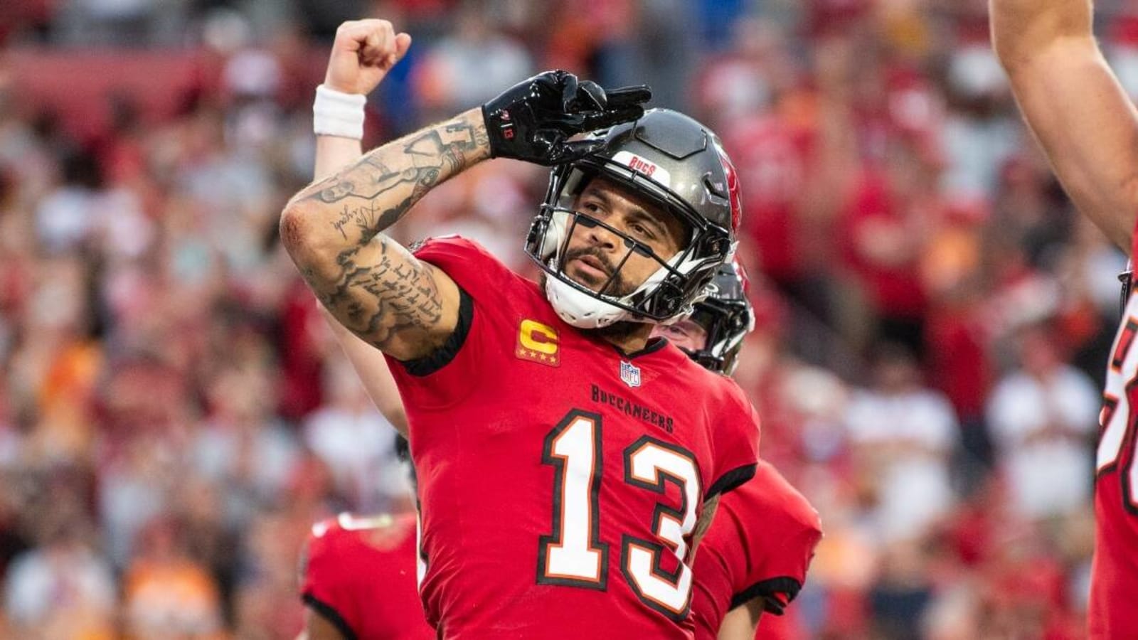 NFL Free Agency: Mike Evans signs new contract