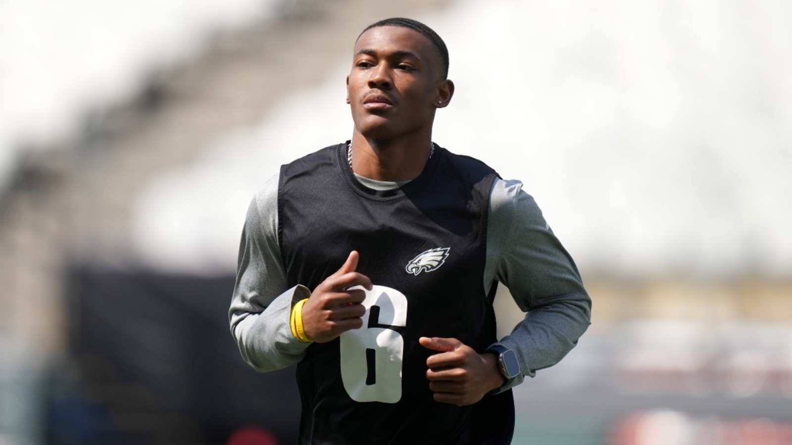 DeVonta Smith injury update: Eagles WR exits game with concussion
