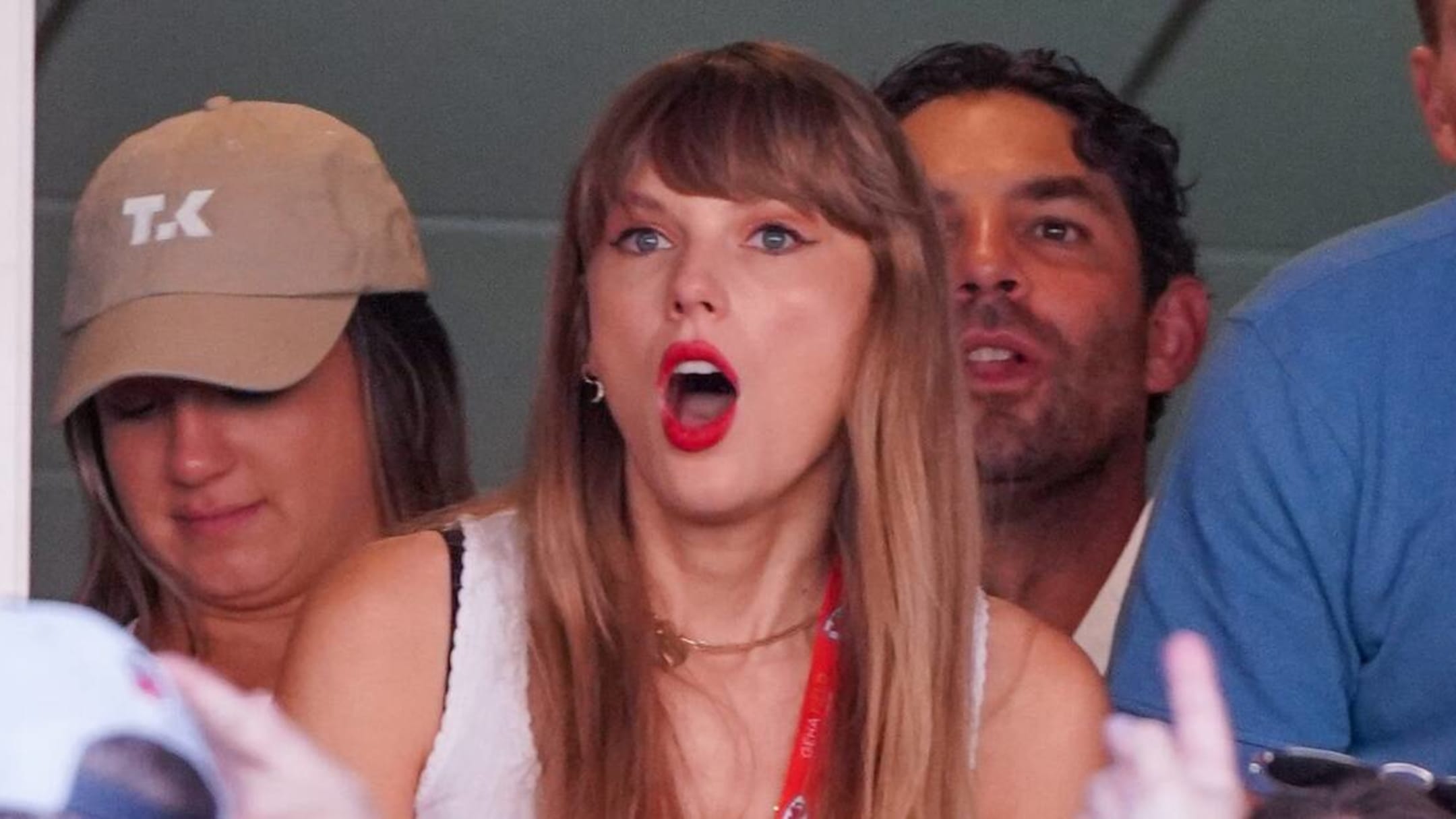 Taylor Swift watches Travis Kelce's Chiefs take on the Jets at MetLife  Stadium – Winnipeg Free Press