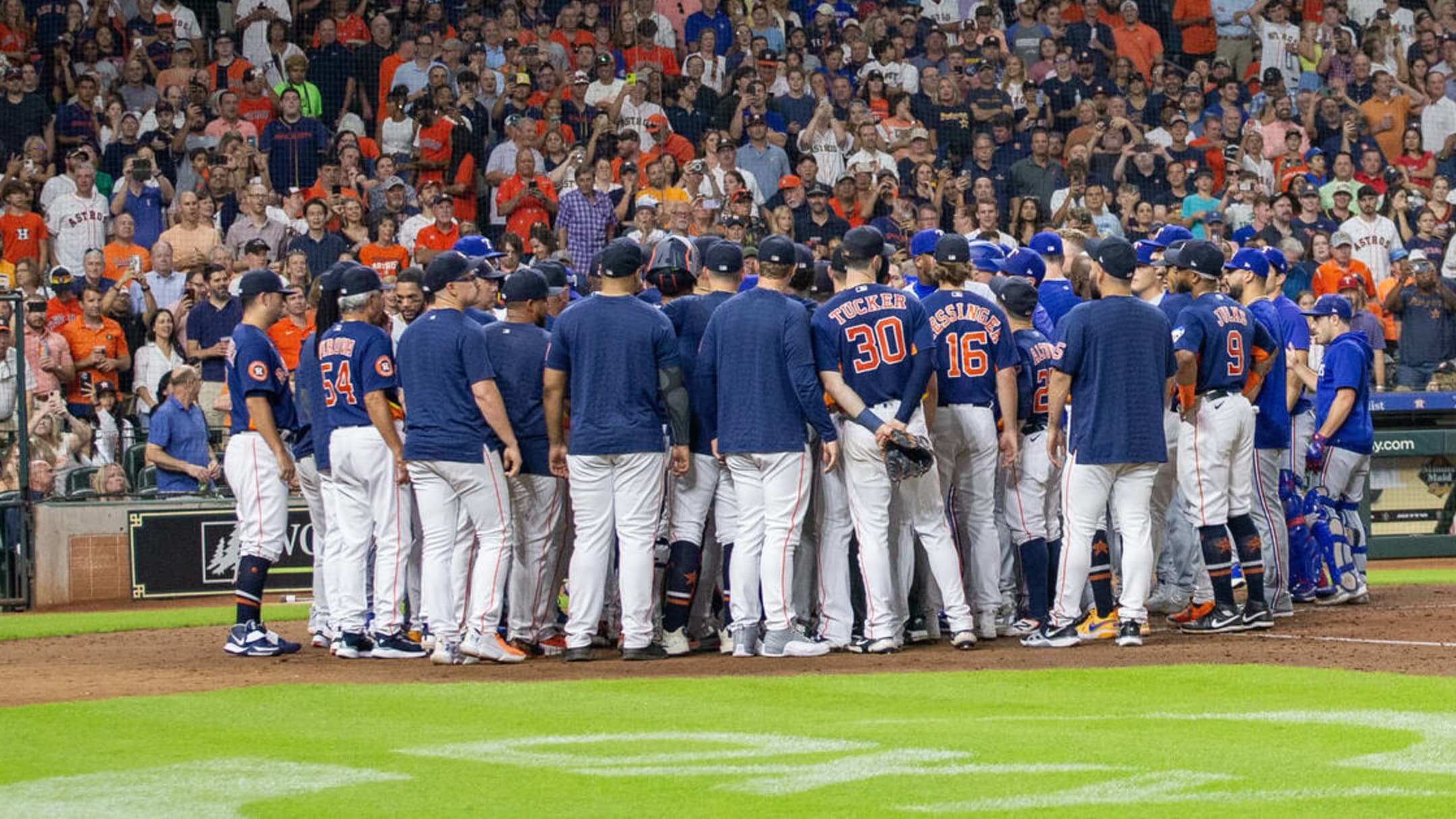 Benches clear in Anaheim between 'Stros and Angels 