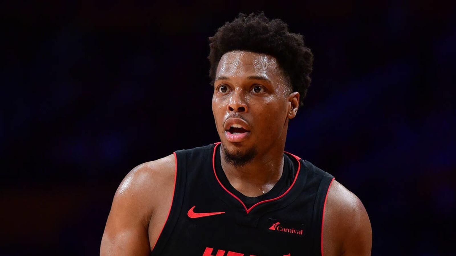 Lowry officially signs with 76ers after clearing waivers