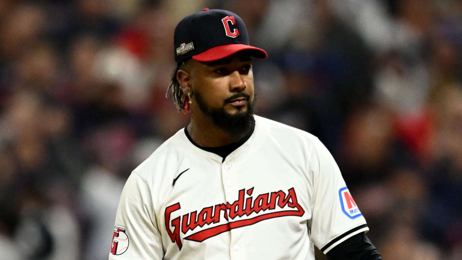 Watch: Guardians' pitching change backfires in a huge way