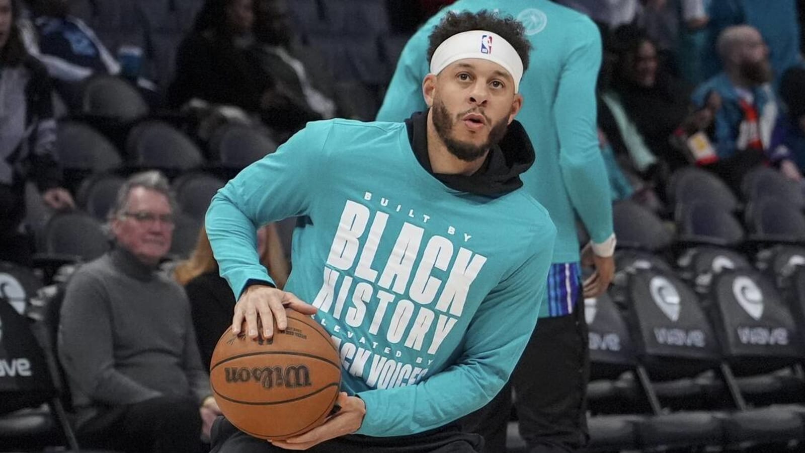Seth Curry has great photo shoot with Dell after joining Hornets