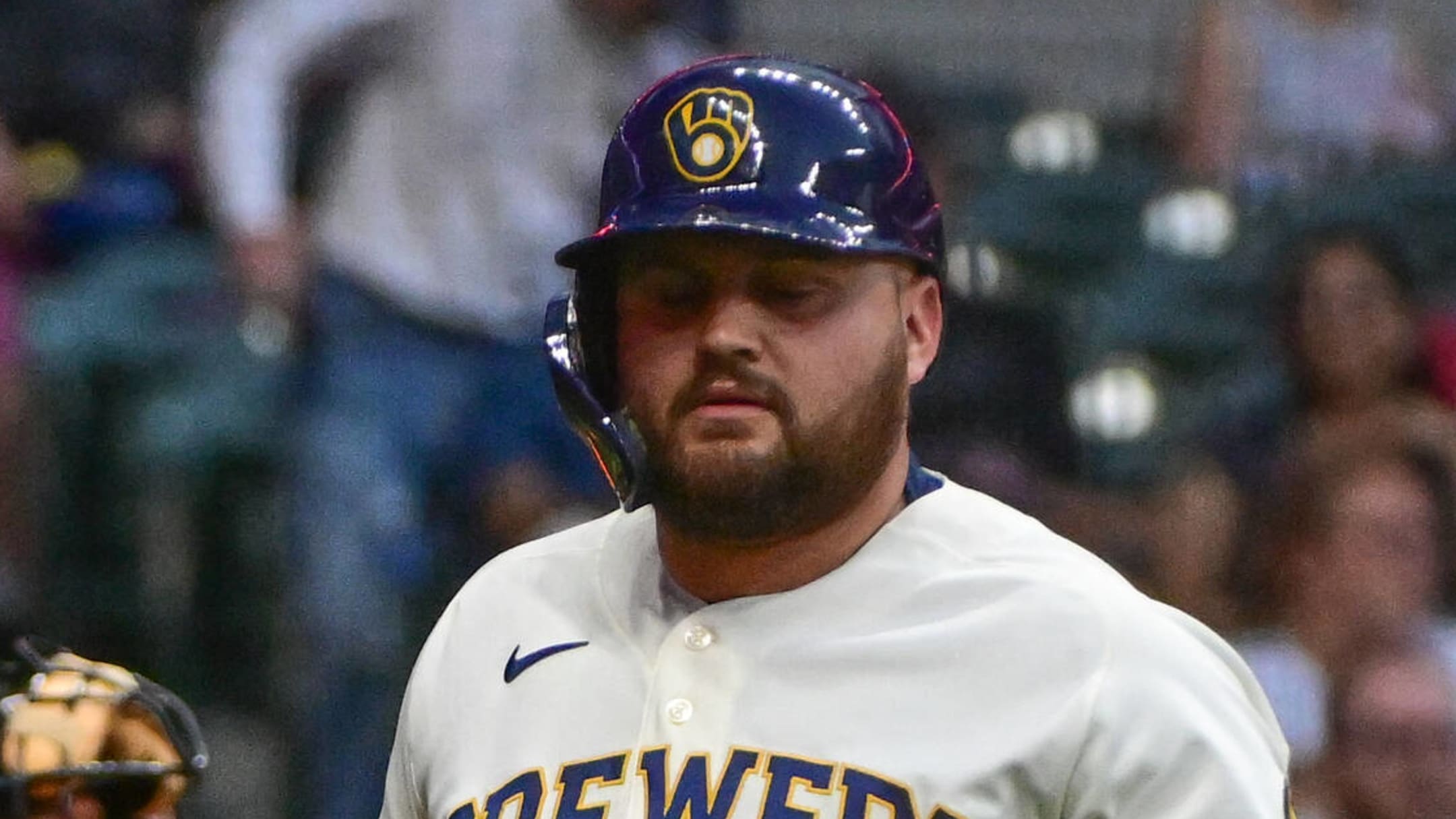 Rowdy Tellez pitches in ninth, clinches Brewers' postseason berth