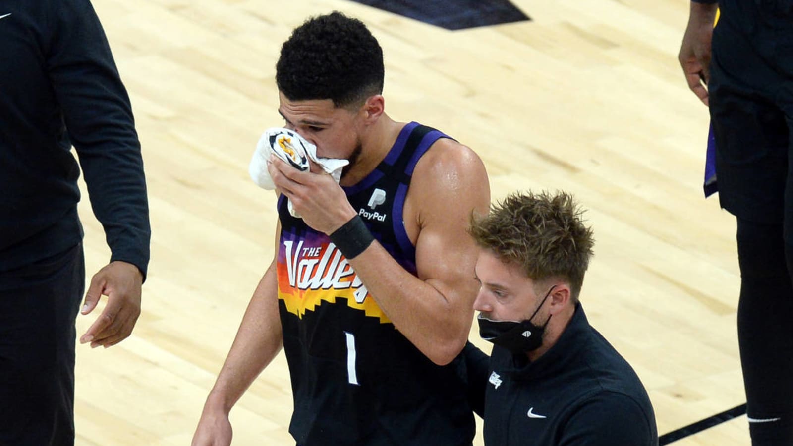 Devin Booker wearing mask in Game 3 after injuring nose