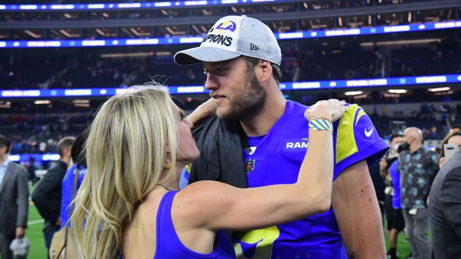 Matthew Stafford&#39;s wife Kelly may have just sent a veiled threat to the Rams amid trade rumors and Cooper Kupp news