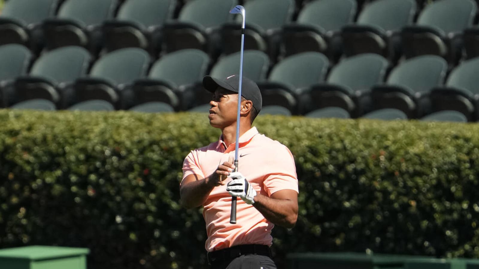 Watch: Tiger Woods practices at Augusta National