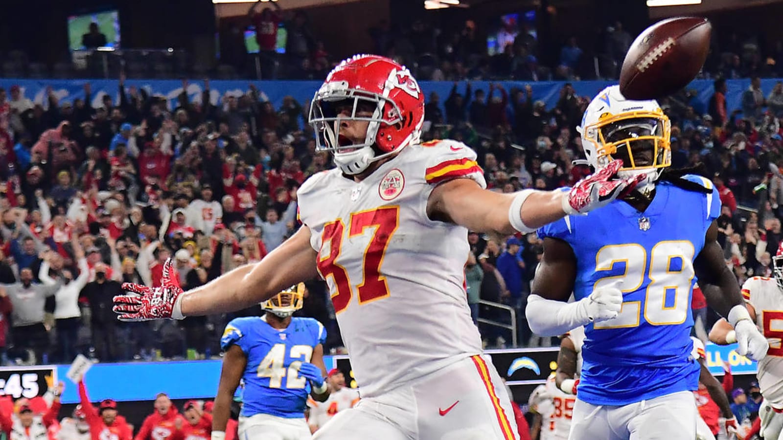 Mahomes finds Kelce for game-winning TD in OT