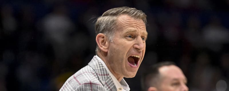 Alabama HC Nate Oats blasts his team during in-game interview