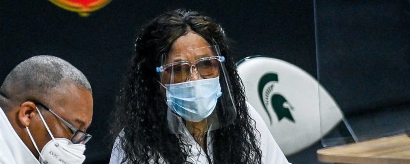 Rutgers' C. Vivian Stringer takes leave due to COVID concerns