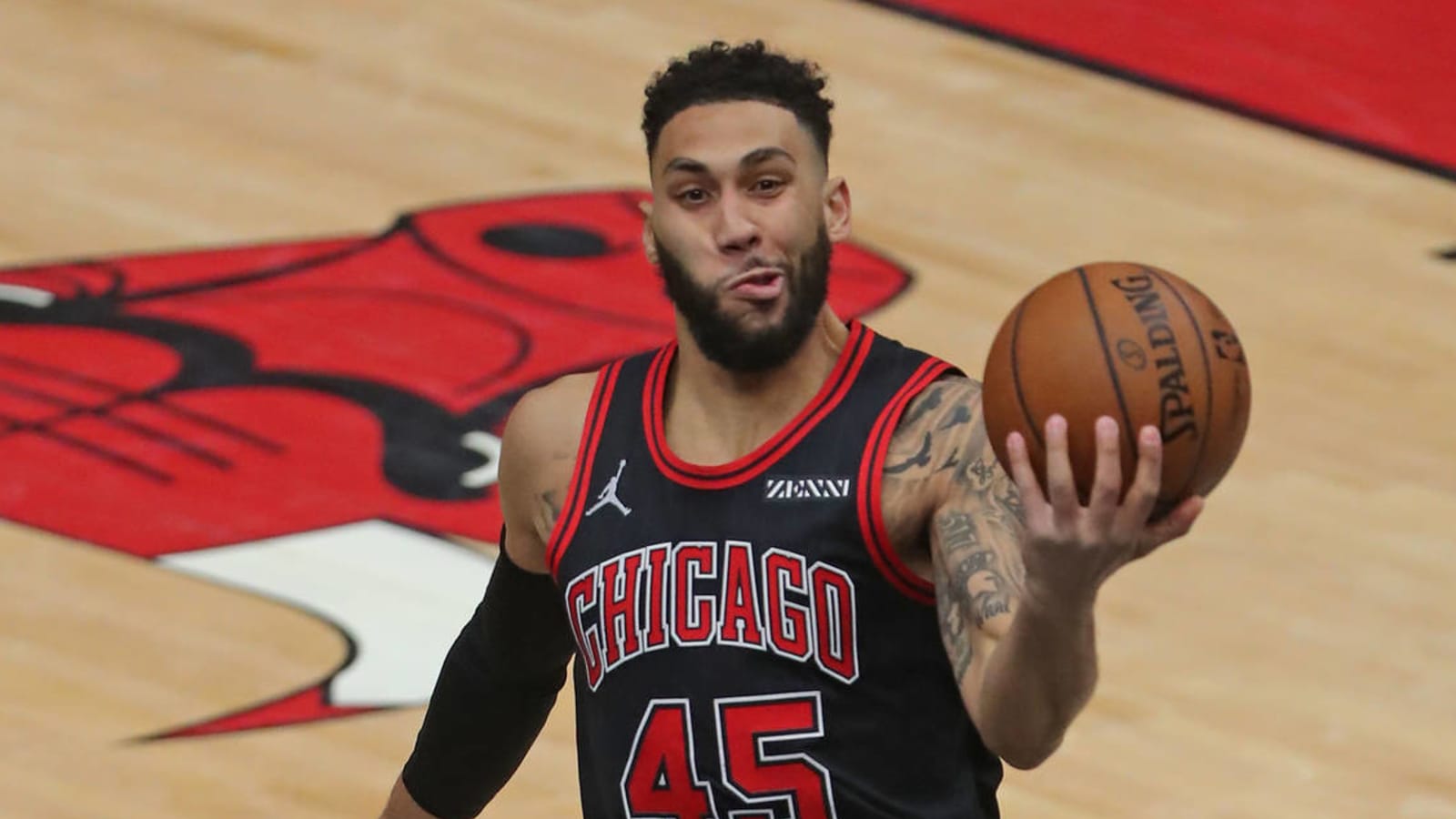 Cavaliers to sign Denzel Valentine to two-year deal