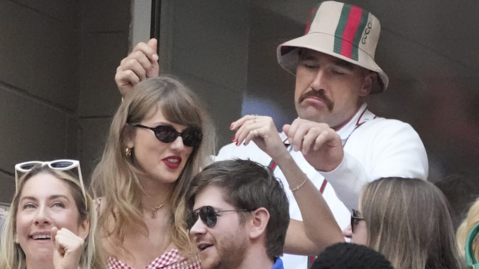 Kansas City Chiefs TE Travis Kelce goes out of his way to make Taylor Swift fan&#39;s day at American Century Championship