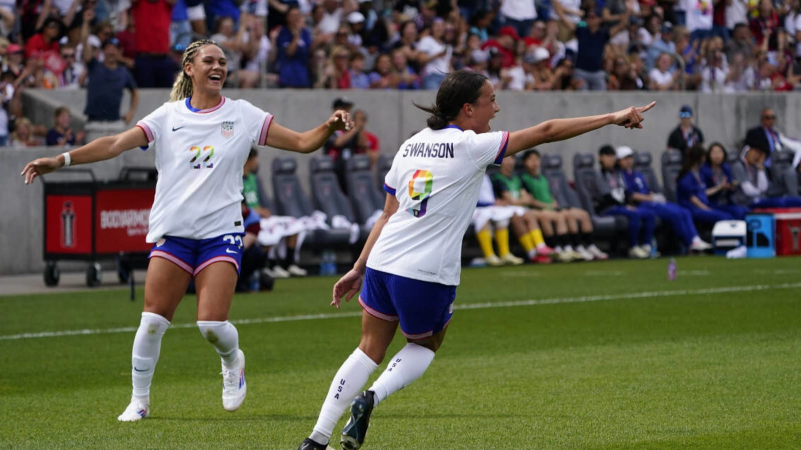 Red Stars&#39; Mallory Swanson, Alyssa Naeher Nominated for Women&#39;s Ballon d&#39;Or