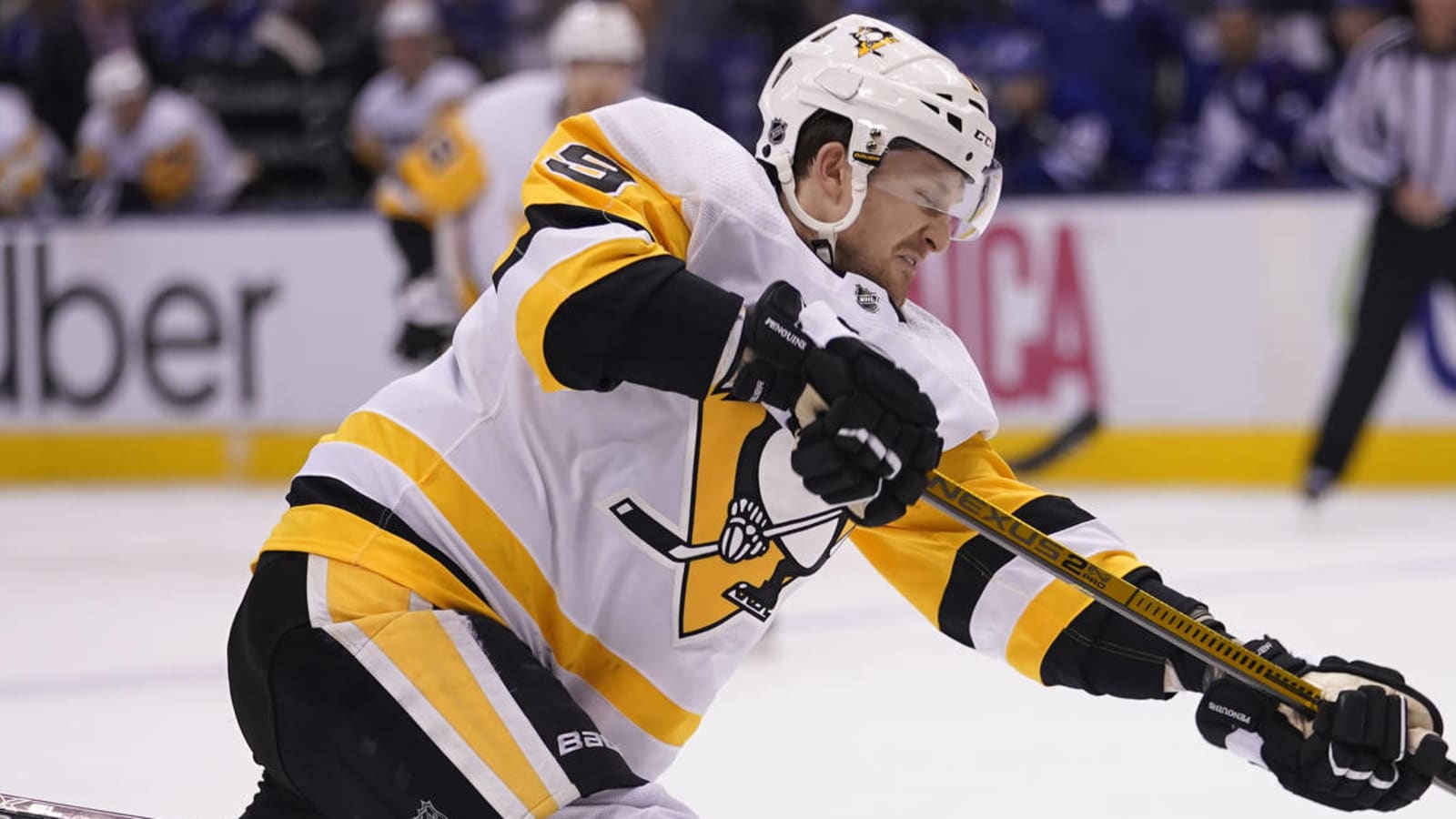 Penguins re-sign Jared McCann through 2022